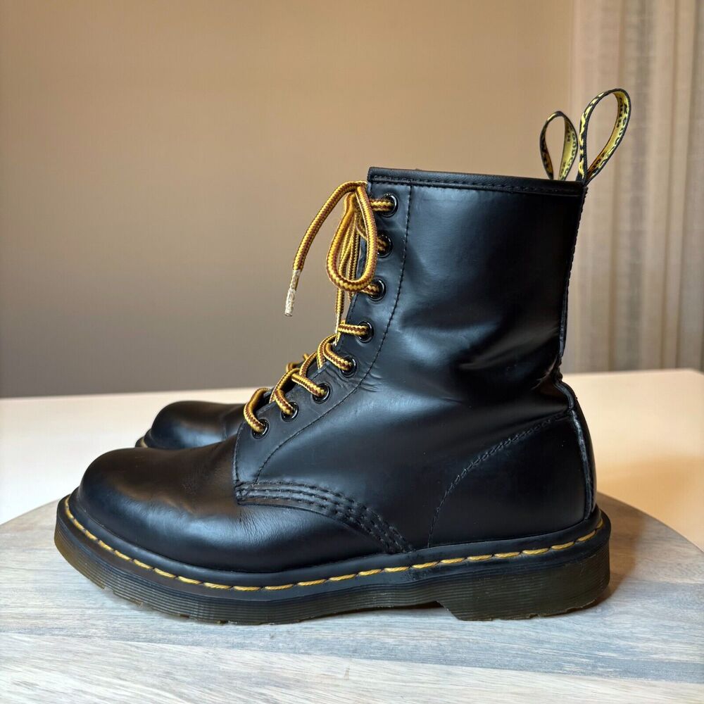 Dr. Doc Martens Black Matte Leather Combat Boots Style 1460 W US Size 7 - Picture 2 of 10